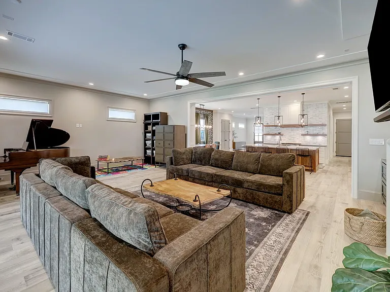 1322 Caywood Ln — Photo 15