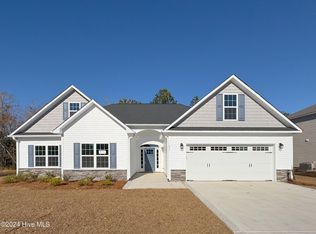 497 Pebble Shore Dr, Sneads Ferry, NC 28460