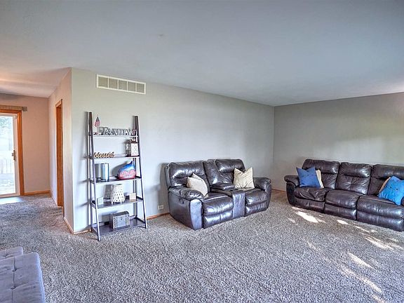 5th image of 206 Westwood Ln