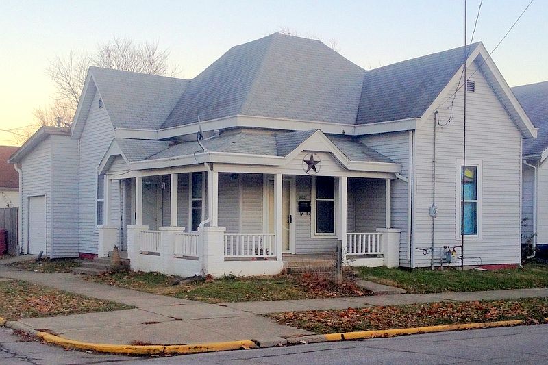 1st image of 802 S West St