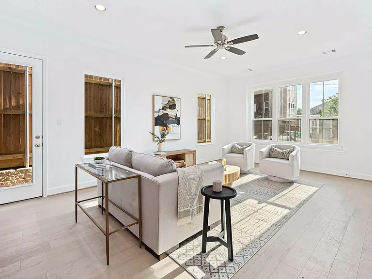 1307 Beachton St — Photo 4