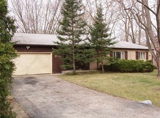 1060 Aspen St, Hoffman Estates, IL 60169