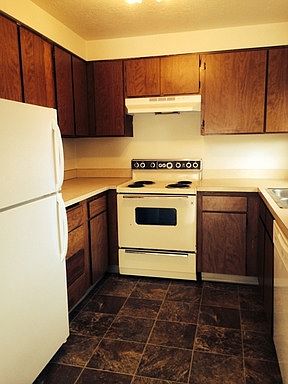 2nd image of 478 Chemawa Rd N