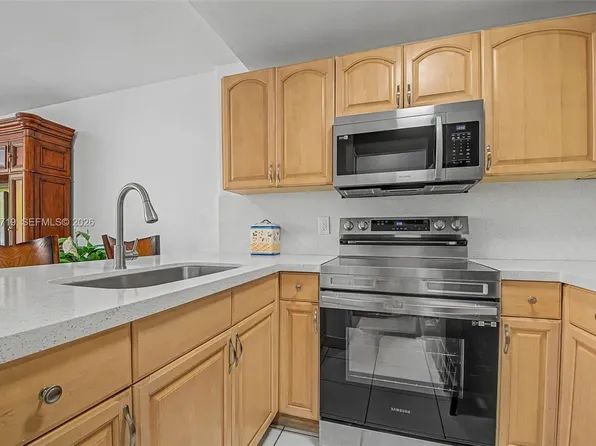 2950 SW 3rd Ave, Miami, FL