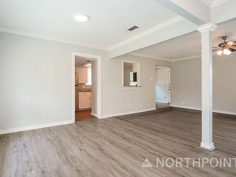 3426 Hacienda Dr — Photo 3