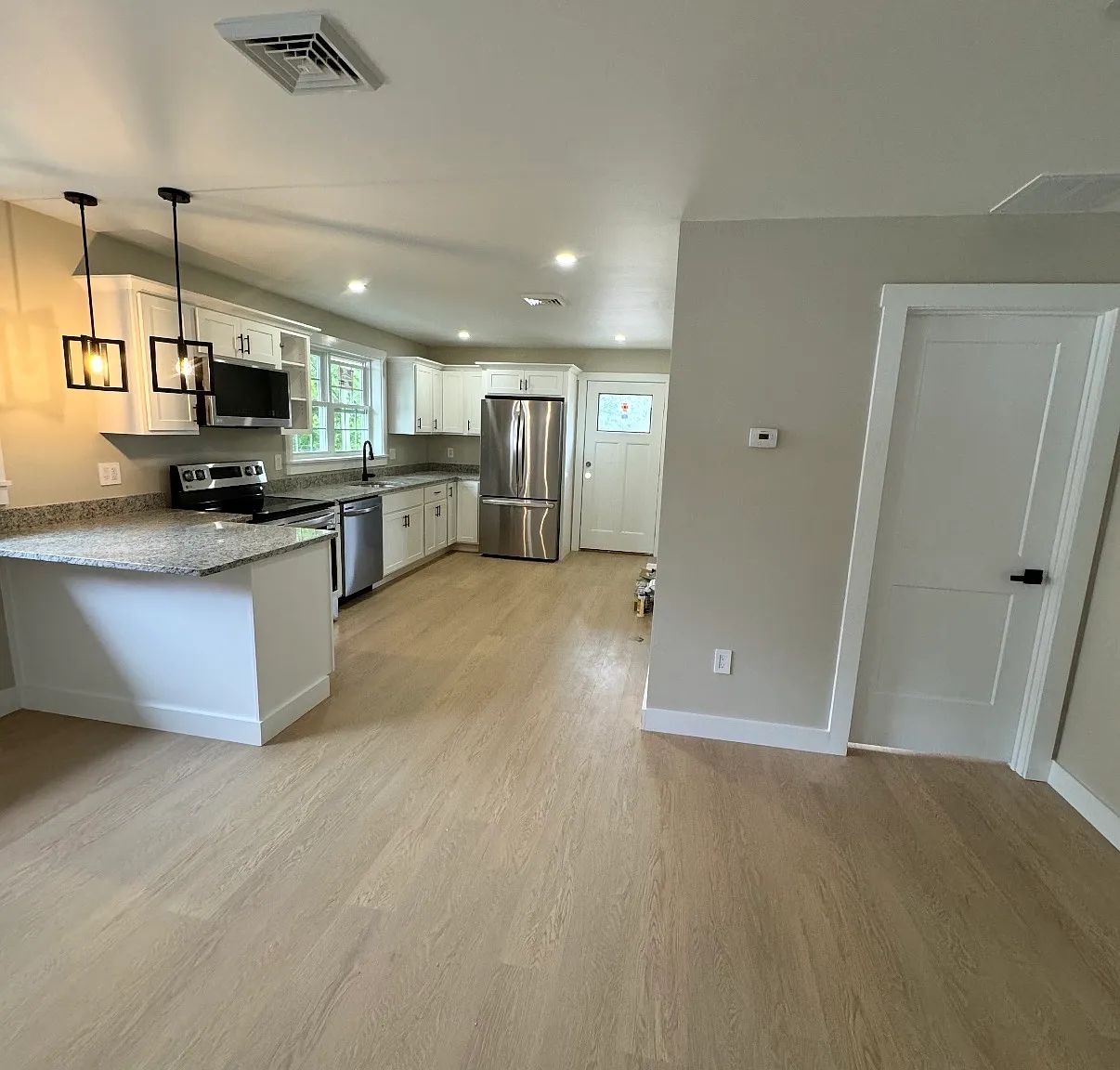 111 Warren St — Photo 4