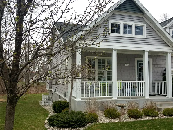 601 Lakeview Ln, Spring Lake, MI 49456