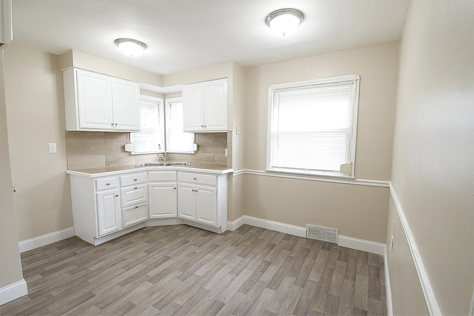 16009 Edgewood Ave photo 1