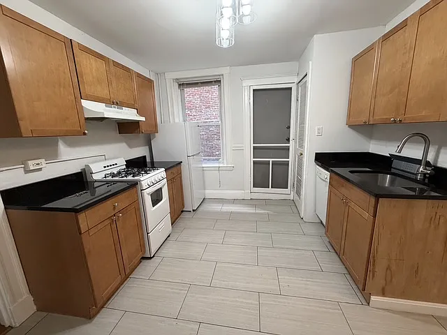 2 bed, 1.0 bath, $2,900 — Photo 2