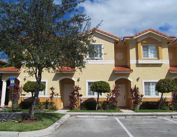1st image of 8819 S Isles Cir