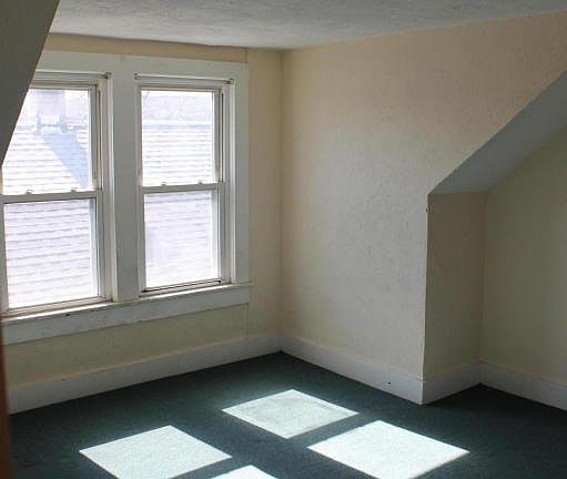 4th image of 413 Elm Ave
