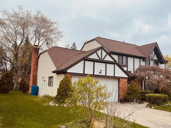 1223 Meadowlark Dr, Waterford, MI 48327