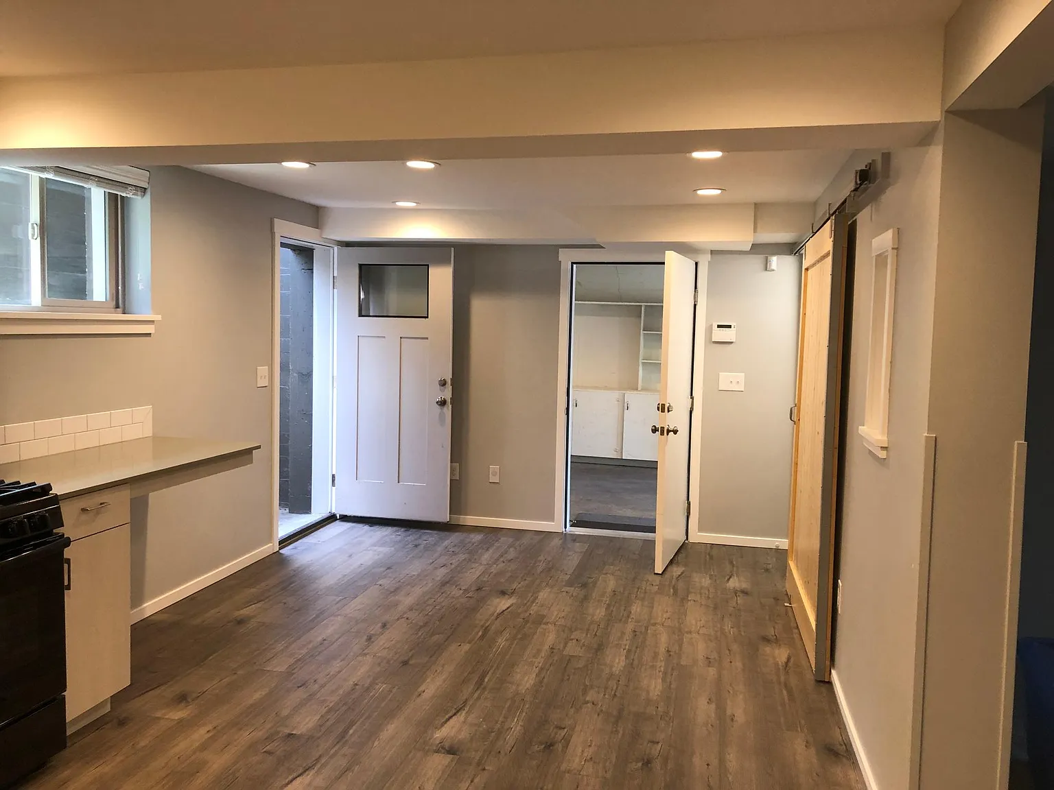 2564 W Montlake Pl E — Photo 2