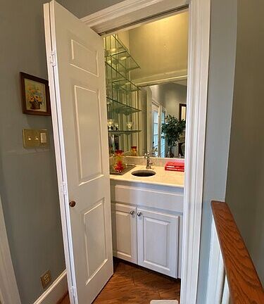 5th image of 706 WEST Avenue Unit H