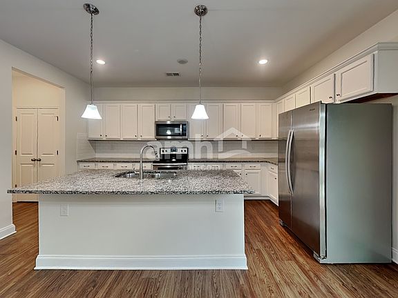 3rd image of 1882 Weatherbrook Cir