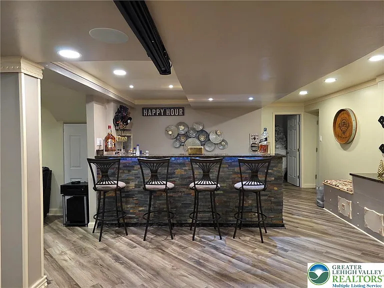 1052 Kingston Ln — Photo 32