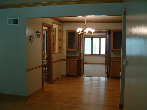 4th image of 7831 Keeler Ave
