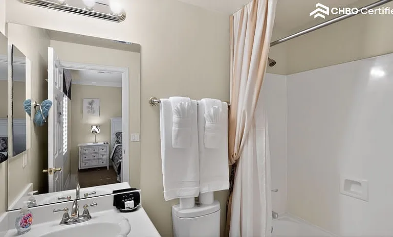 Full bathroom on the first floor.