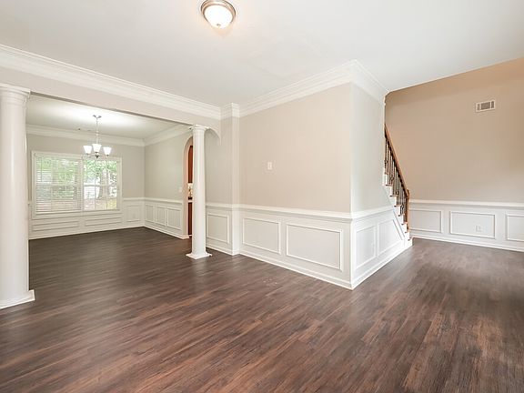 4th image of 1509 Warwick Way SE