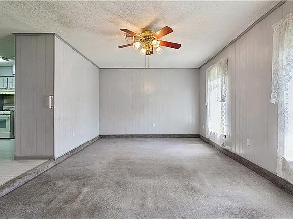 4th image of 1104 Candlelight Ct