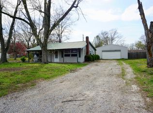 503 S 6th St, Elkville, IL 62932