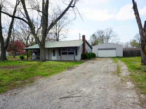 503 S 6th St, Elkville, IL 62932