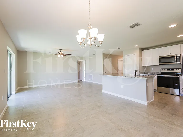 607 Lindbergh Way — Photo 6