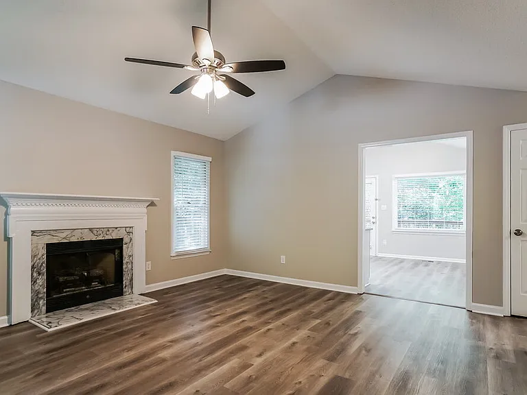 353 Amherst Creek Dr — Photo 5