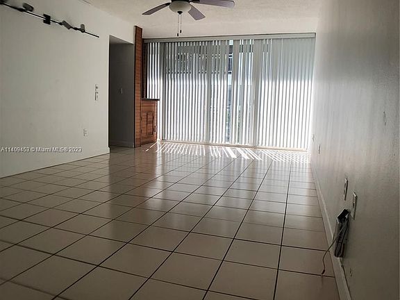 3rd image of 2539 S Bayshore Dr #318AR