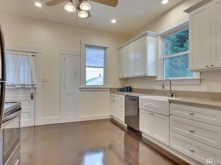 3109 S 7th St — Photo 14