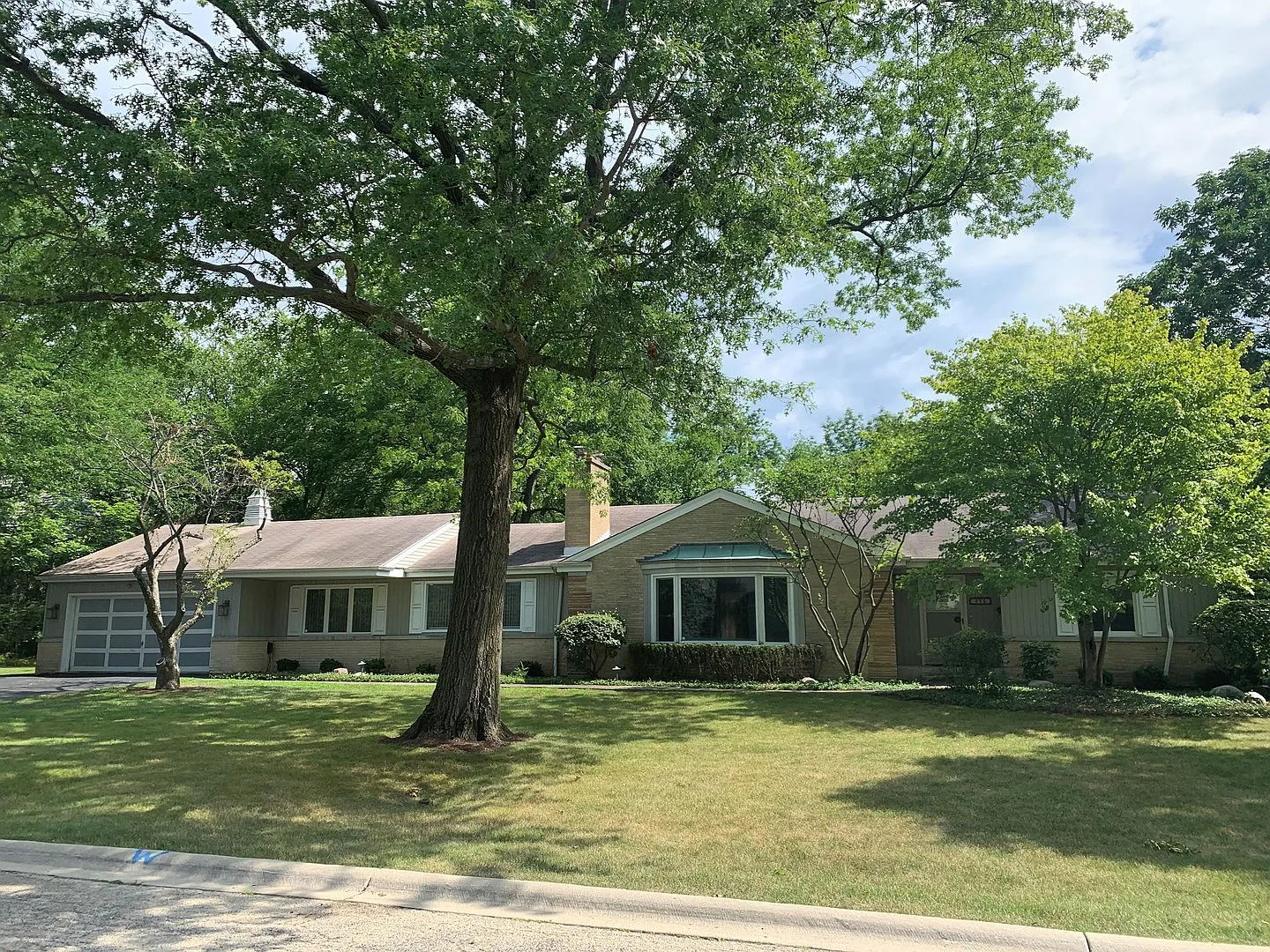 715 Valley Rd photo 1