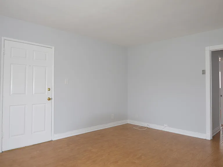 3773 S Barrington Ave #7 — Photo 8