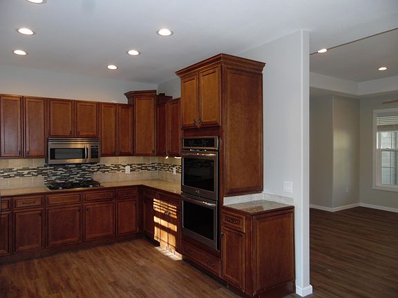 5th image of 27 Black Oak Cir