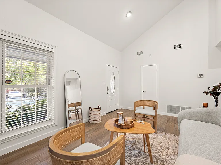 6303 Waynesburg Cv — Photo 17