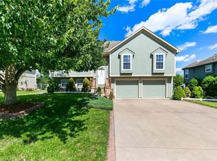 709 Shiloh Dr, Raymore, MO 64083