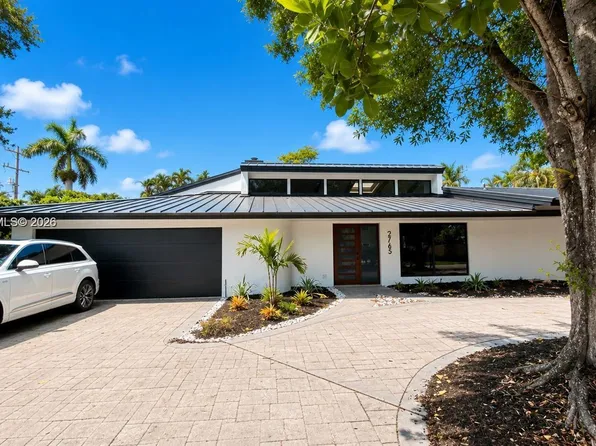 2765 NE 35th Dr, Fort Lauderdale, FL 33308