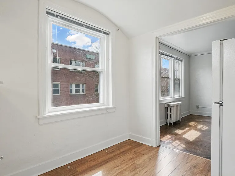 5646 Hobart St #5 — Photo 10