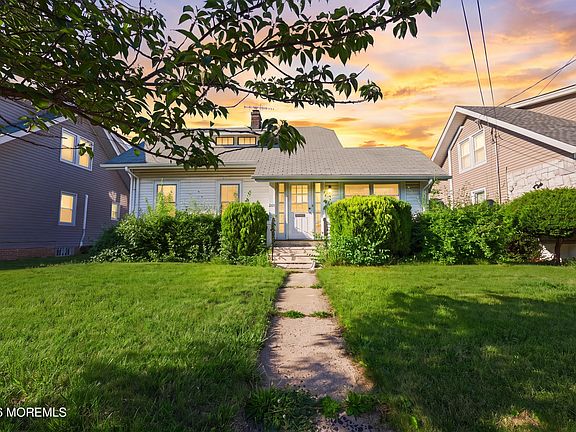 4th image of 668 Belleville Avenue