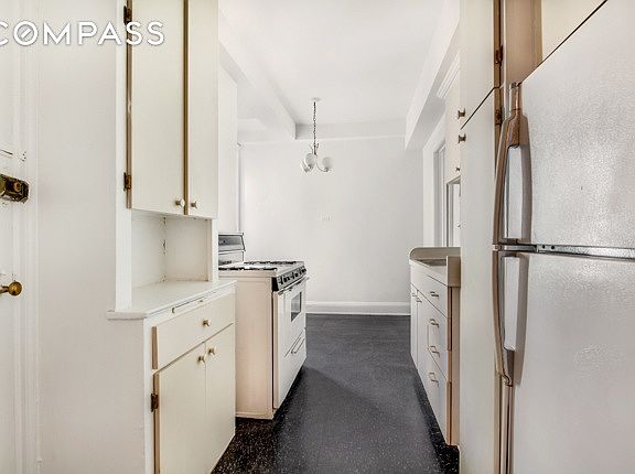 4th image of 179 E 79th St APT 7B