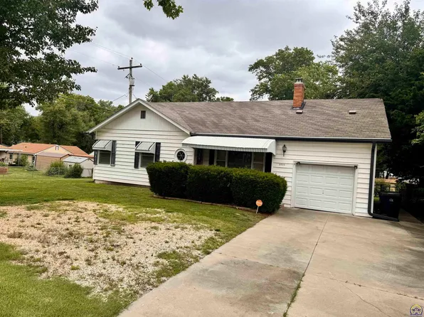 3206 SW 10th Ave, Topeka, KS 66604