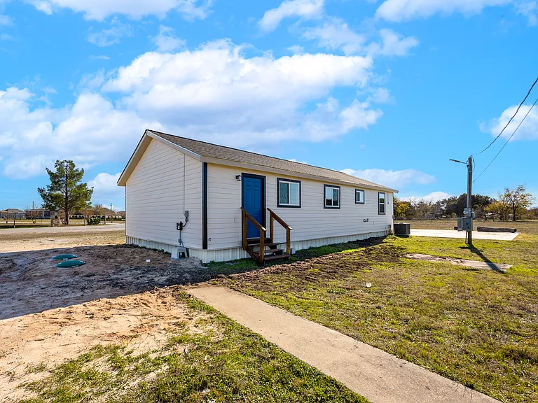 147 Western Lake Dr — Photo 5
