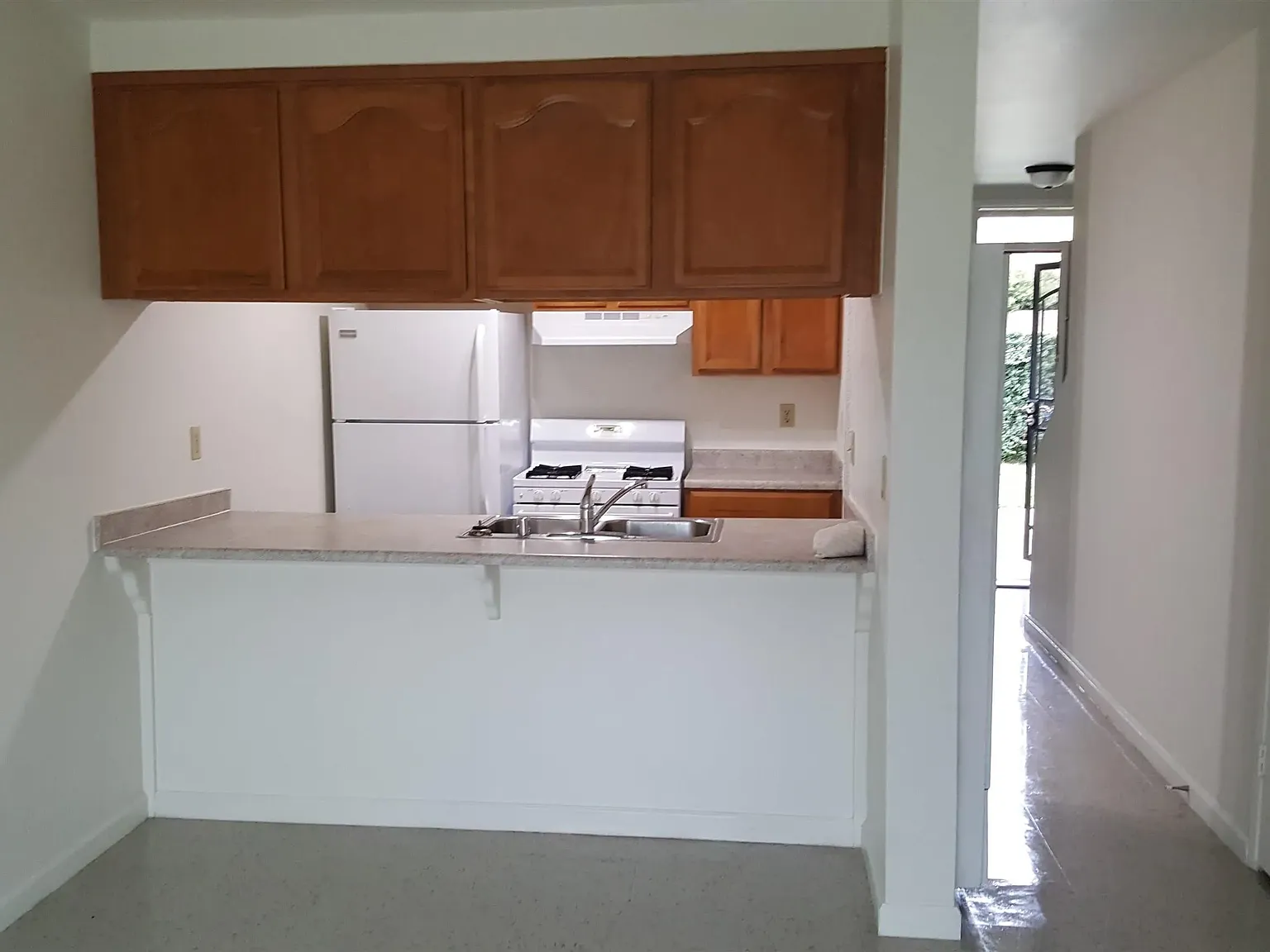 2 bed, 1.5 bath, 900 sqft, $2,595 — Photo 2