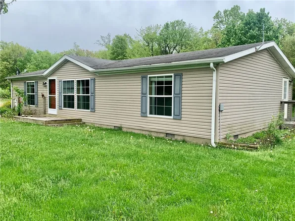 280 S Myrtle St, Beecher City, IL 62414