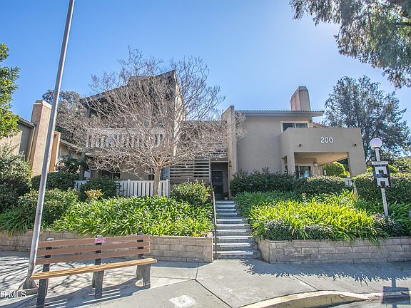 2nd image of 200 Oak Leaf Dr #204