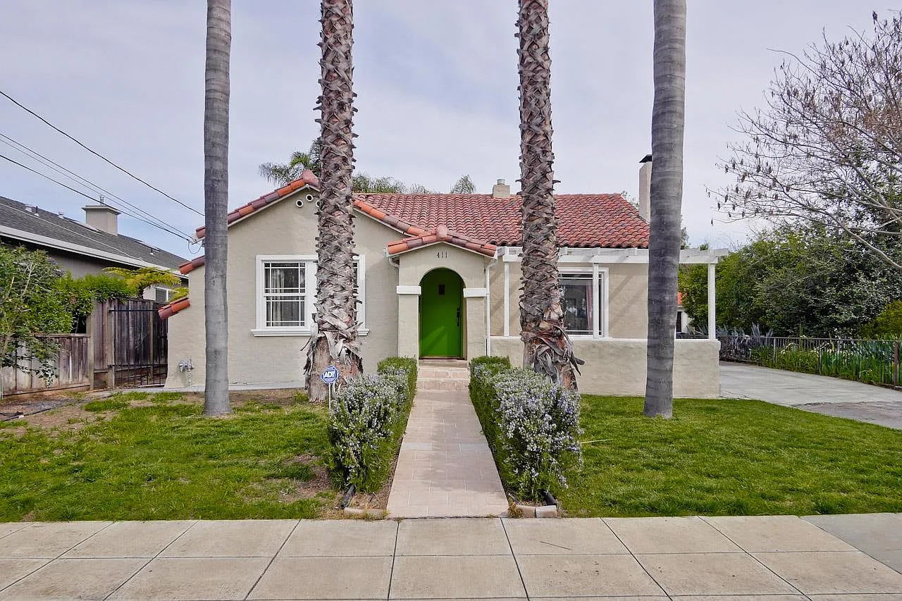 411 Belmont Way photo 1