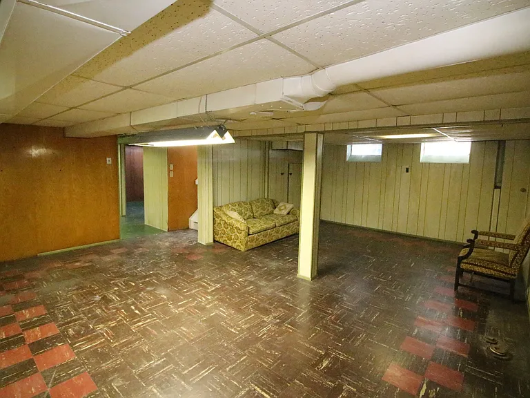 24301 Colgate St — Photo 17