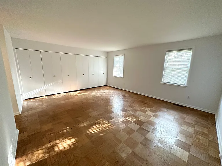 Melrose Apartments — Photo 30