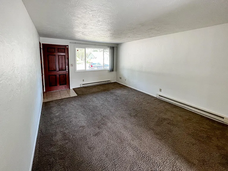 2514 Honeysuckle Way NE — Photo 6