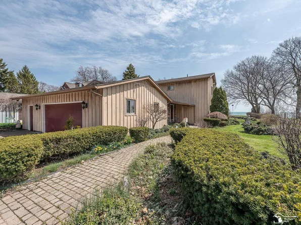 6210 Sterling Dr, Newport, MI 48166