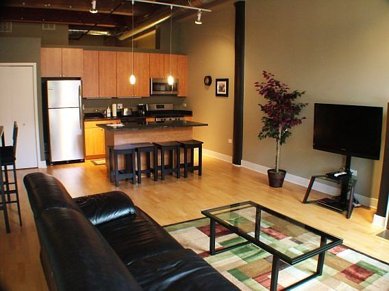 2nd image of 2303 S Michigan Ave APT 403